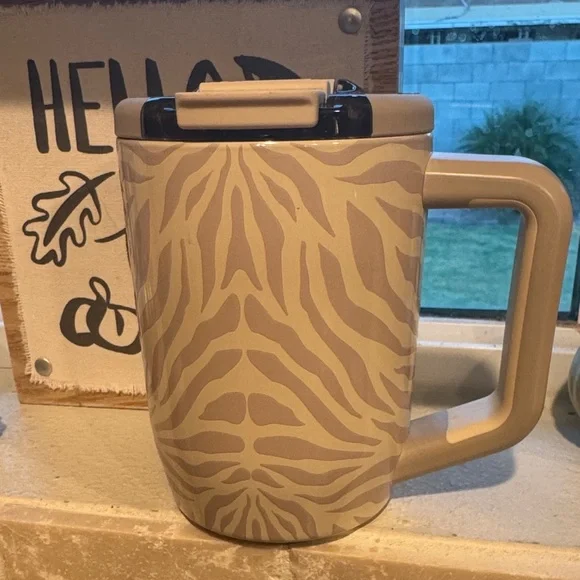 Brúmate Zebra Print Travel Mug - Picture 2 of 4